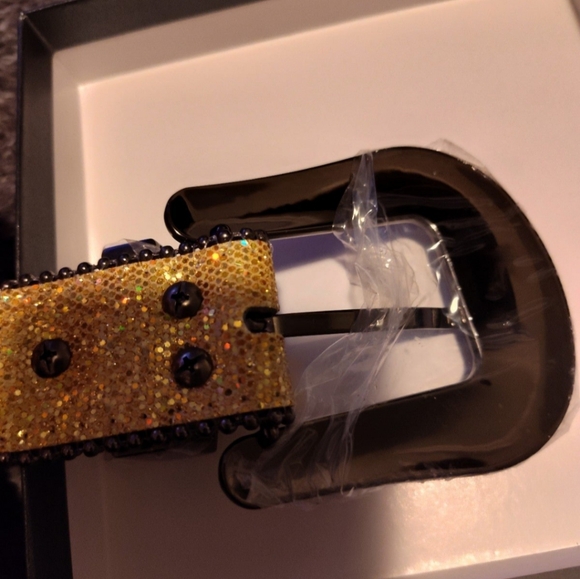 Rhinestone Leather Belt with Skulls - Picture 6 of 11